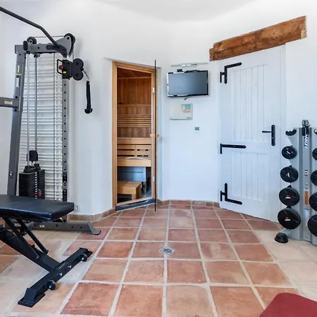 Villa Luxury By The Sea With Ocean Views