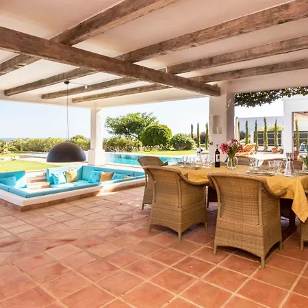 Luxury By The Sea With Ocean Views Villa